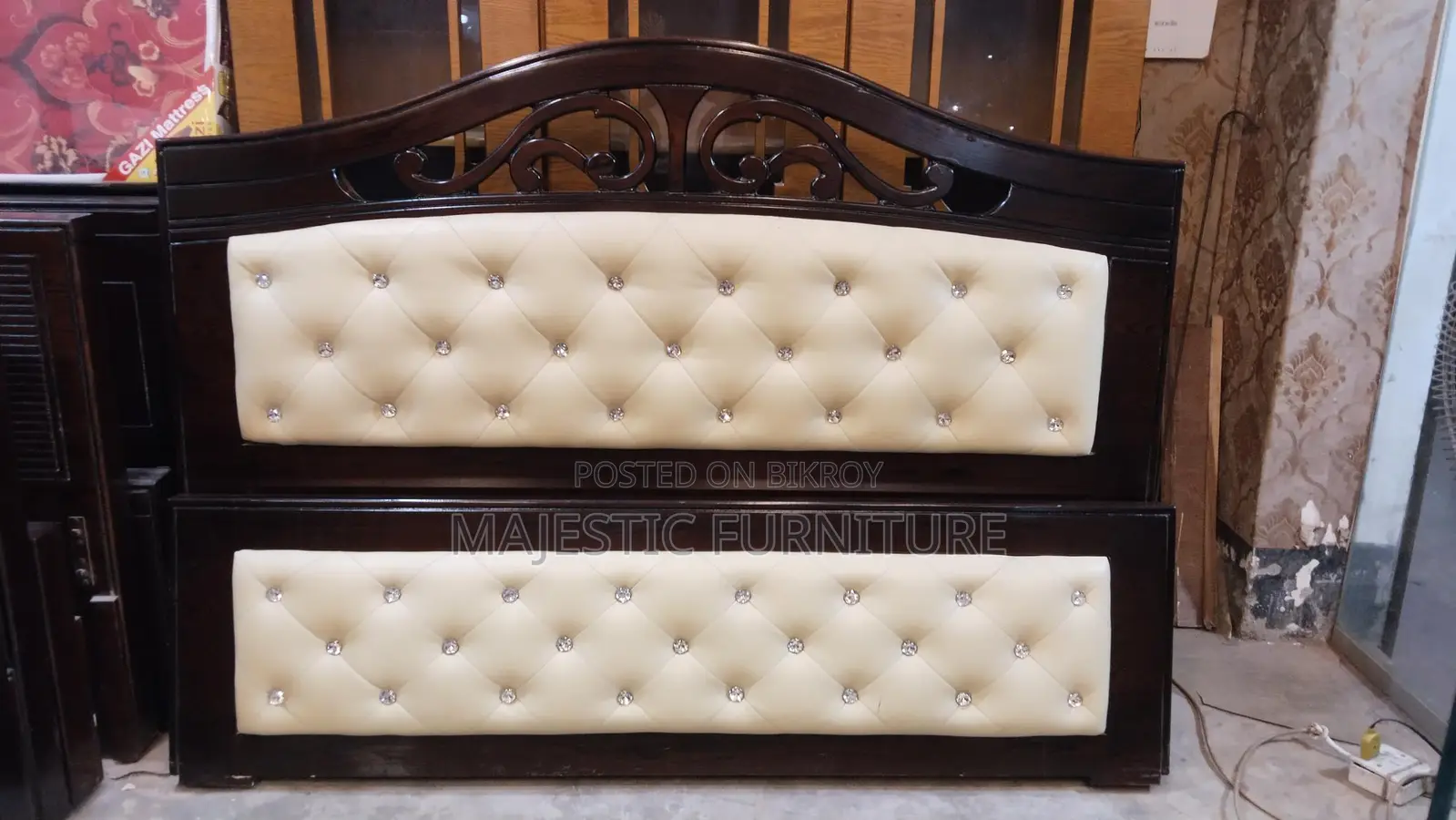 NEW BED 5/7 FEET LEATHER. M # 589