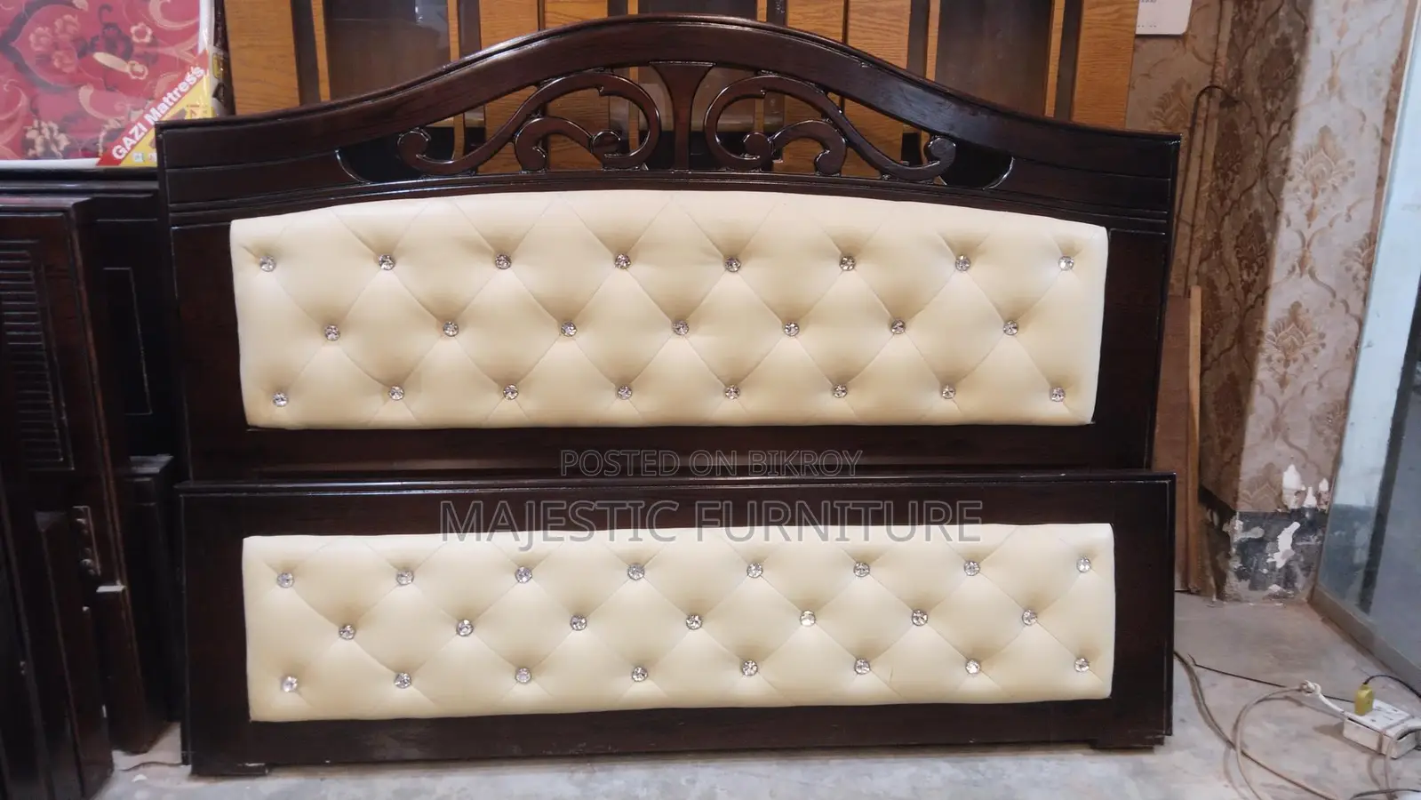 NEW BED 5/7 FEET LEATHER. M # 589