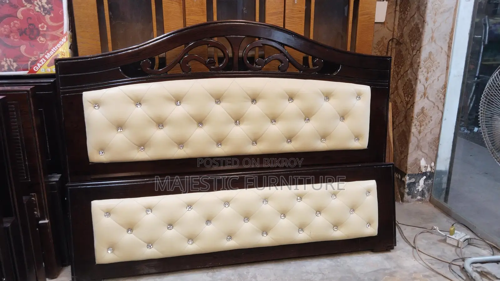 NEW BED 5/7 FEET LEATHER. M # 589