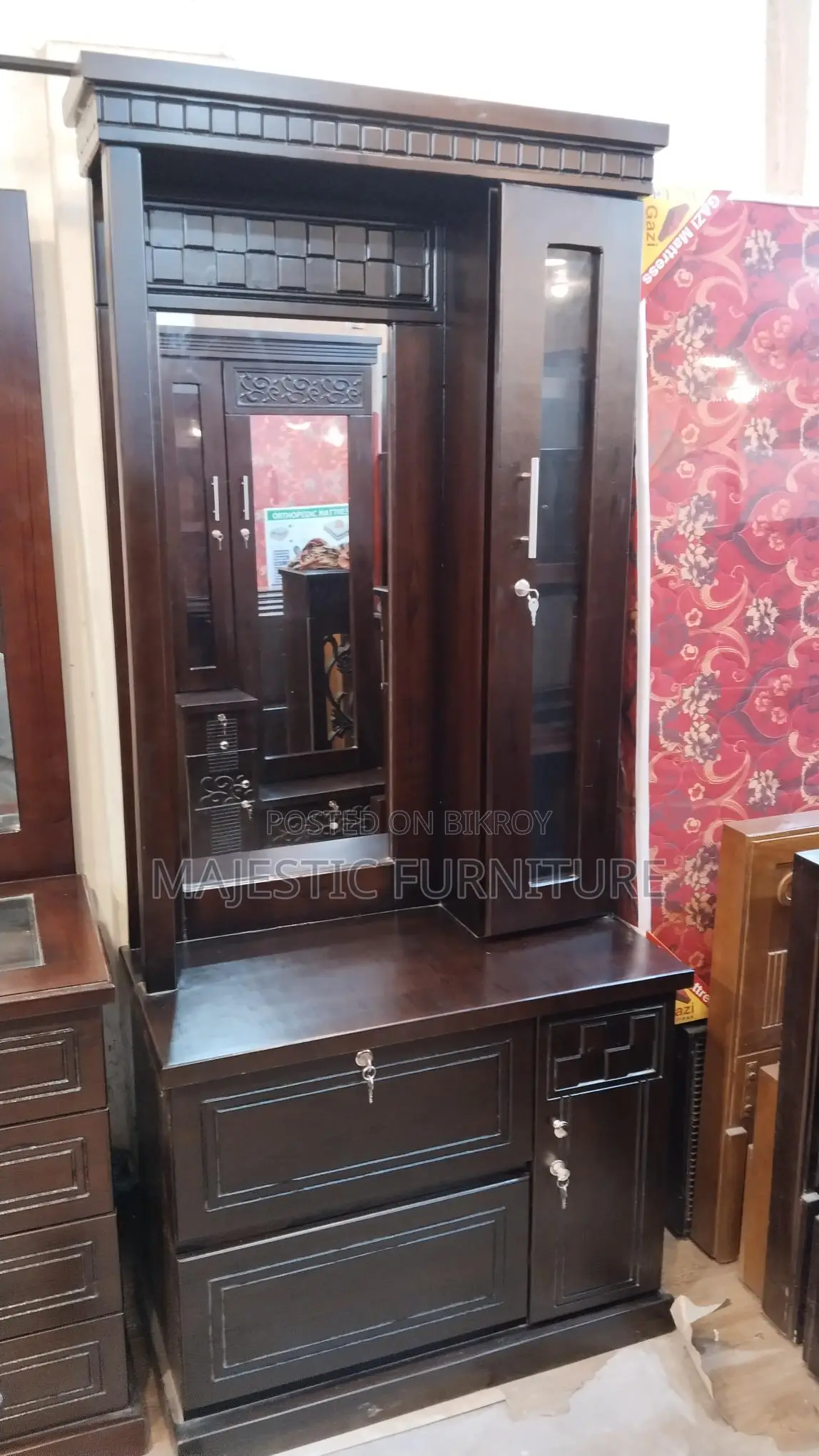 NEW DRASSING TABEL. M # 635