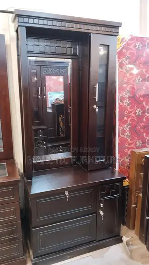 NEW DRASSING TABEL. M # 635