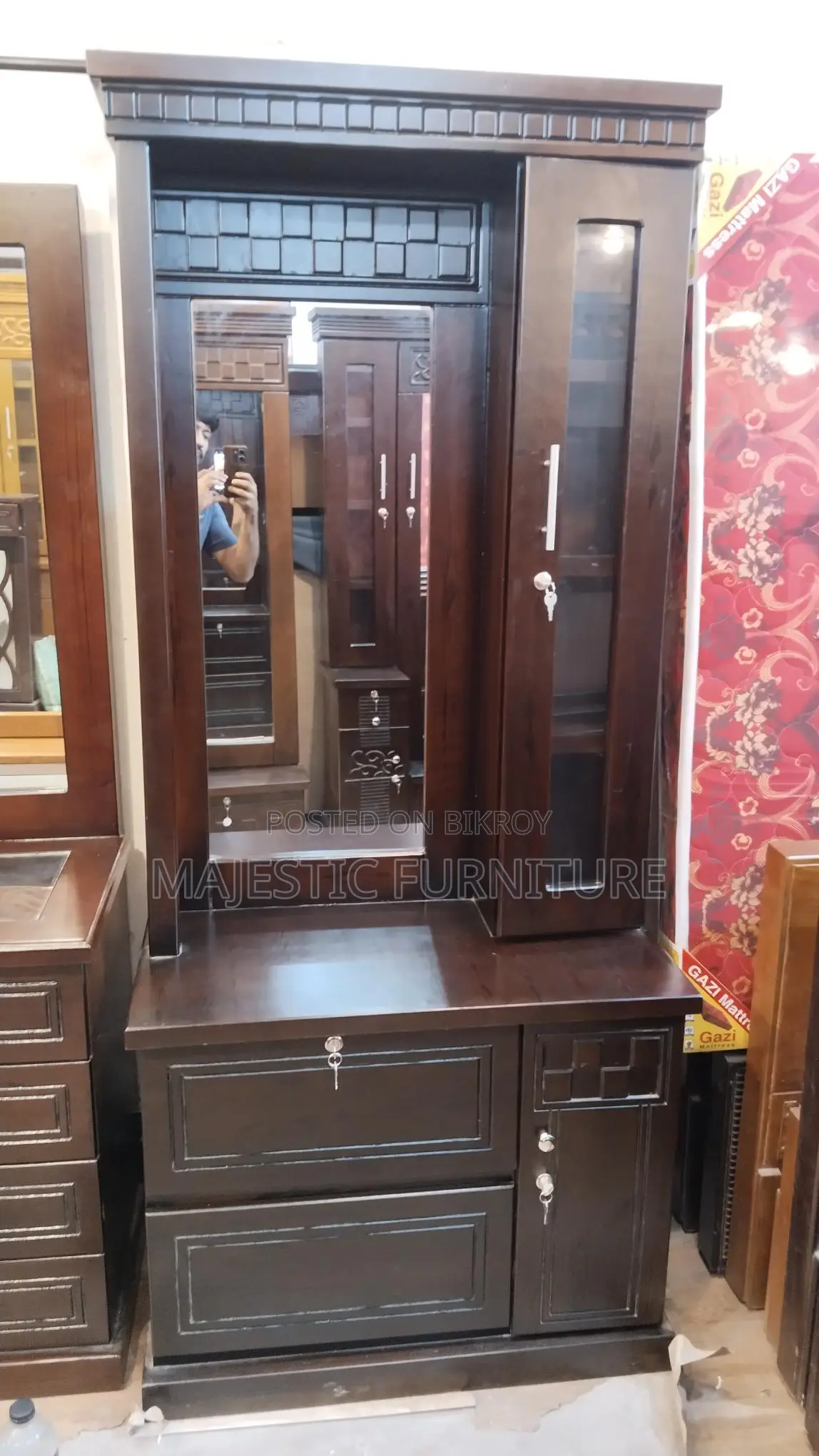 NEW DRASSING TABEL. M # 635