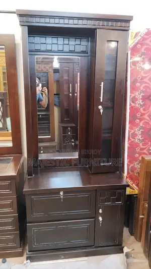 NEW DRASSING TABEL. M # 635