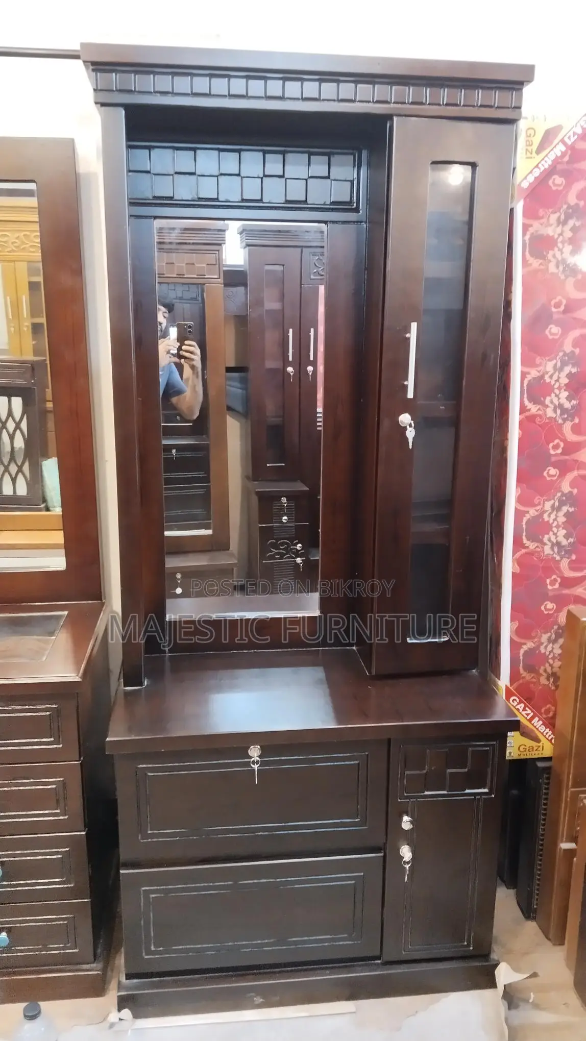 NEW DRASSING TABEL. M # 635