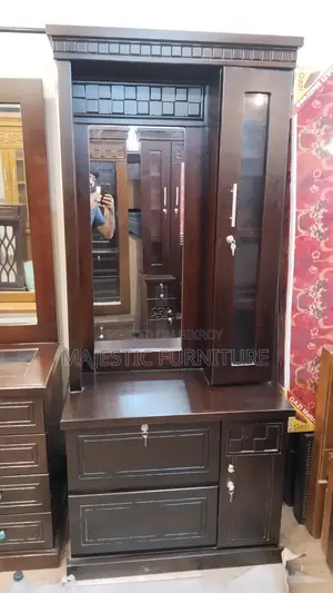 NEW DRASSING TABEL. M # 635