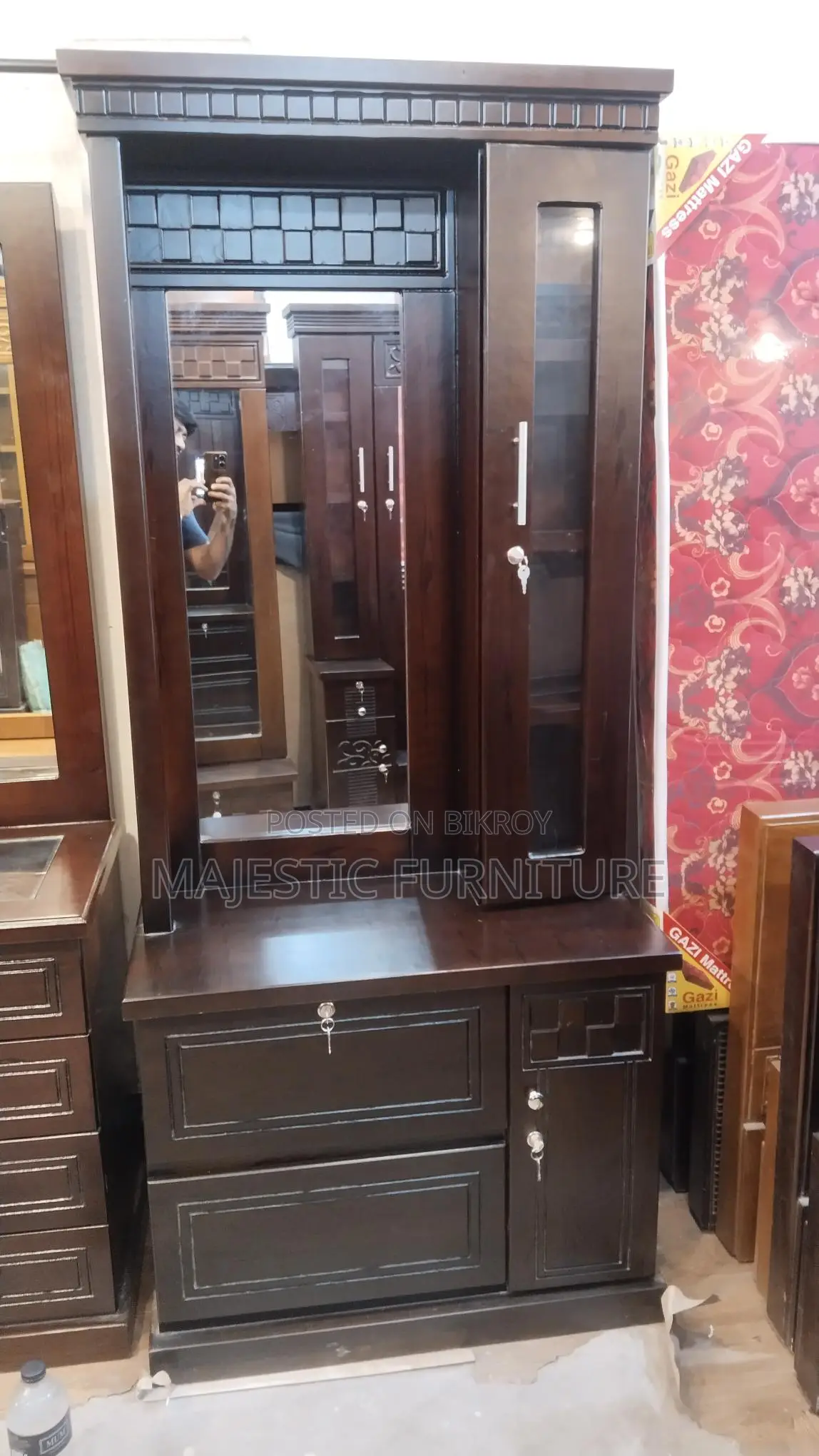 NEW DRASSING TABEL. M # 635
