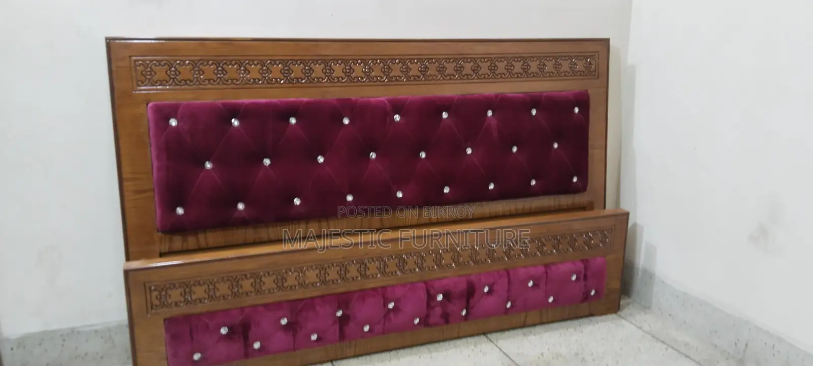 NEW BED CANADIAN OAK VELVET SETTING.M # 16