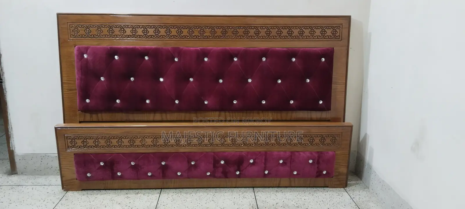 NEW BED CANADIAN OAK VELVET SETTING.M # 16