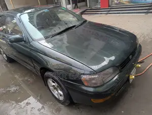 Toyota Corona . 1995