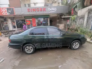 Toyota Corona . 1995