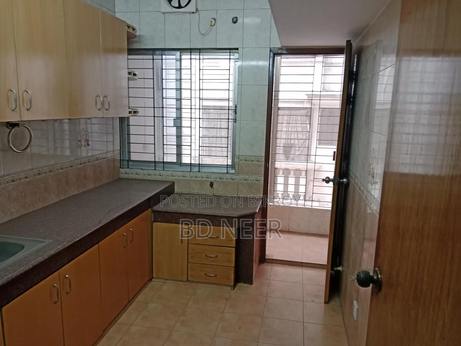Unfurnish 3 Bed room apt available in banani North