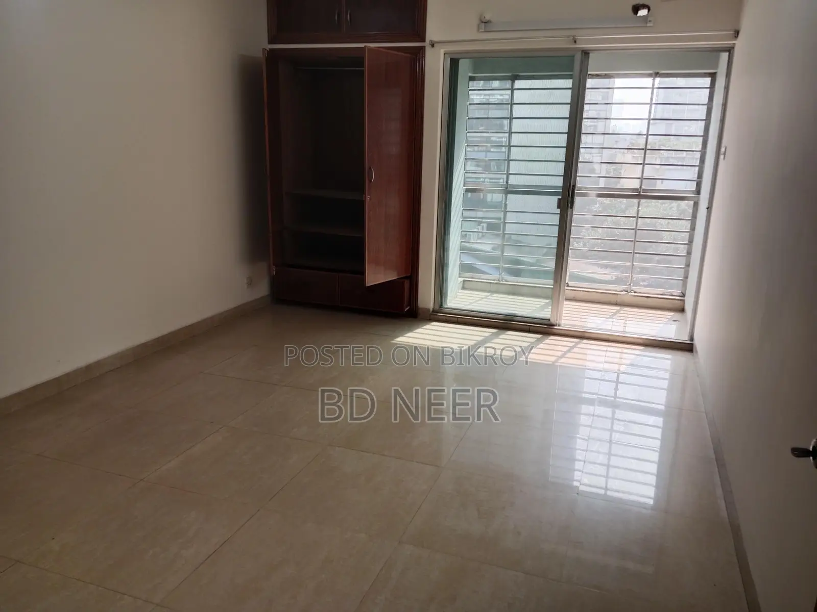 Unfurnish 3 Bed room apt available in banani North