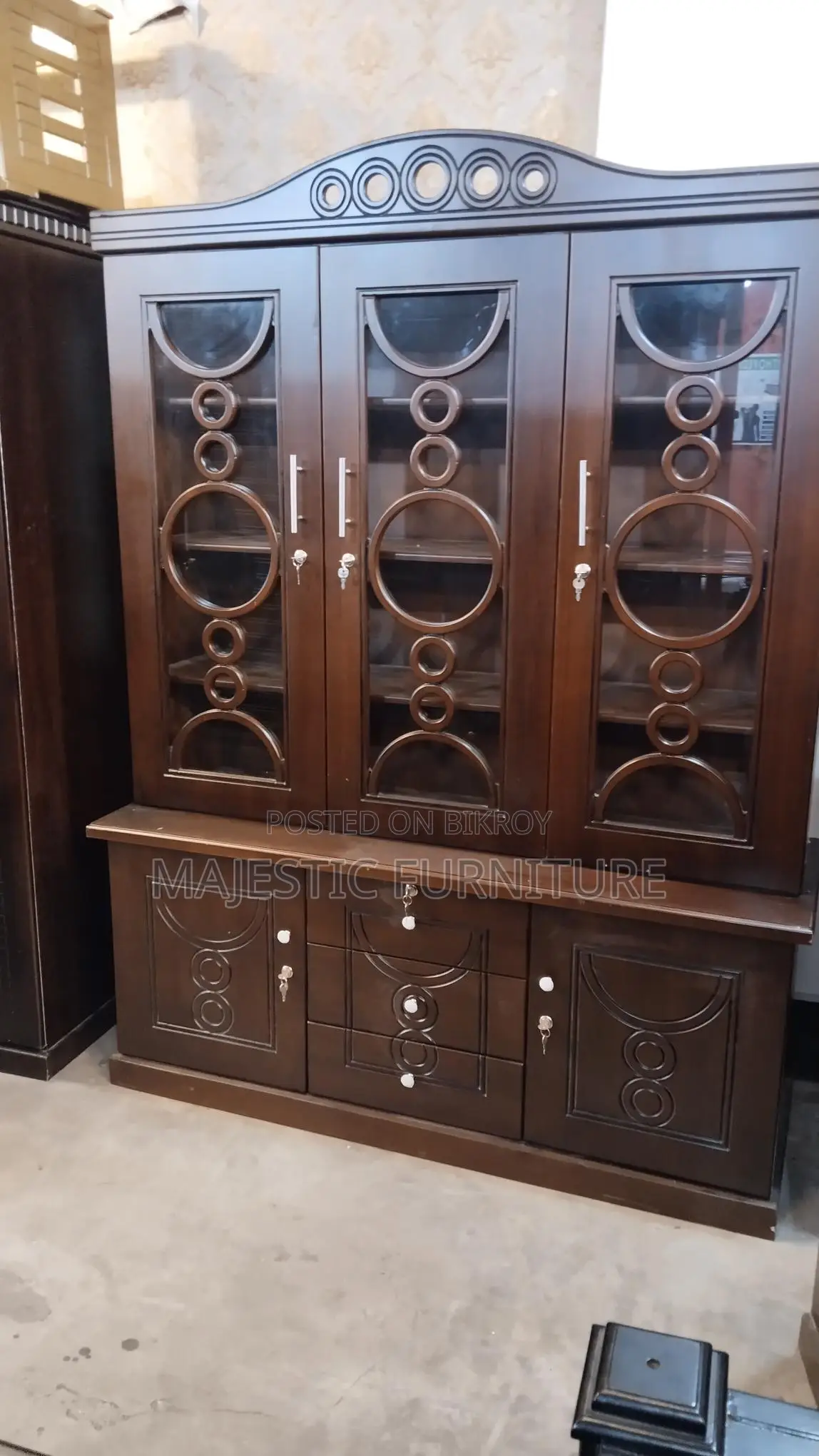 শোকেস মালয়েশিয়ান। মডেল # ৫৫৫