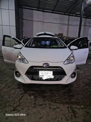 Toyota Aqua hybrid 2015