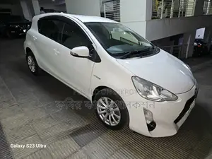 Toyota Aqua hybrid 2015