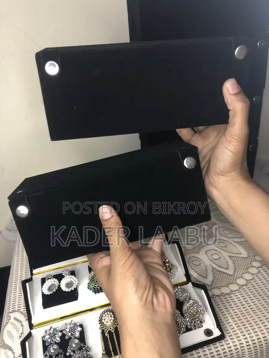 ভাইরাল ঝুমকা বক্স