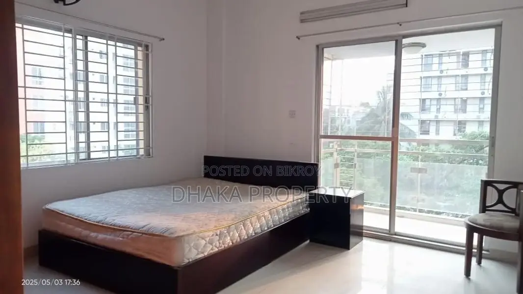 গুলশানে ৪ বেড ২ কার পার্কিং ২৬০০ বর্গফুটের ফ্ল্যাট ভাড়া