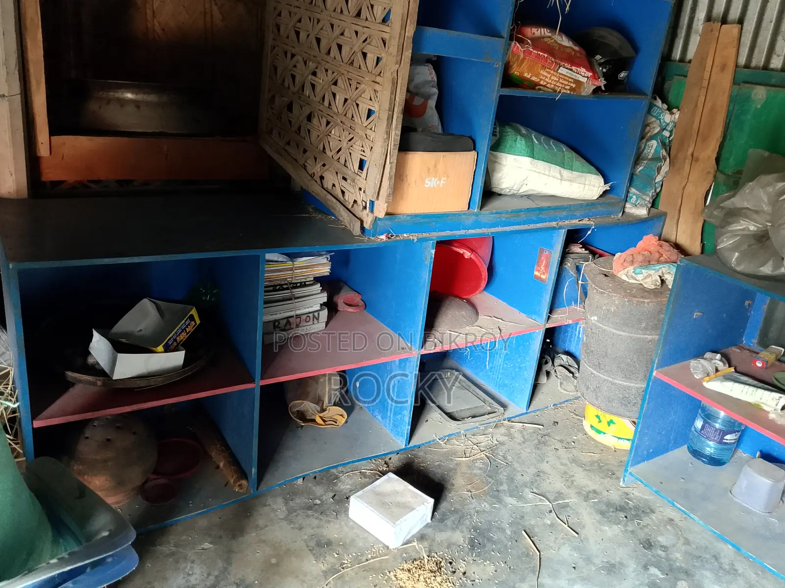 Display rack with drawer