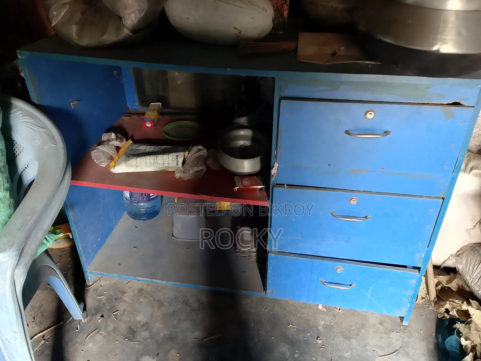 Display rack with drawer