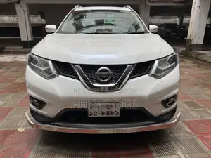 Nissan X-Trail Hybrid/ Sunroof 2015