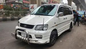 Toyota Noah Road Tourer 2001
