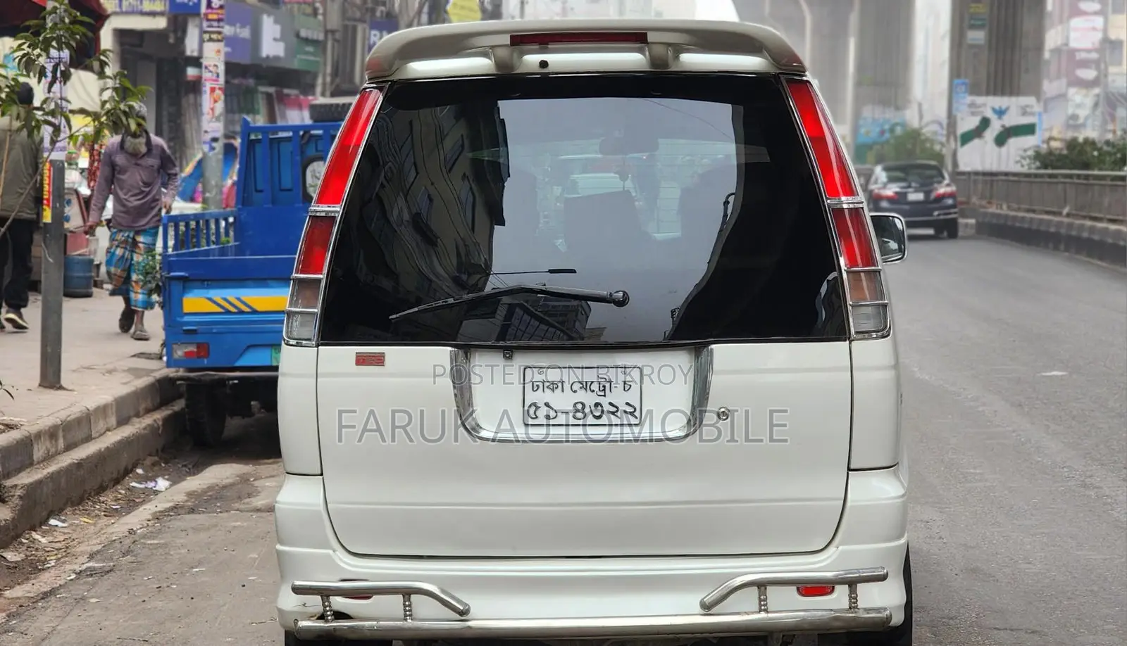 Toyota Noah Road Tourer 2001