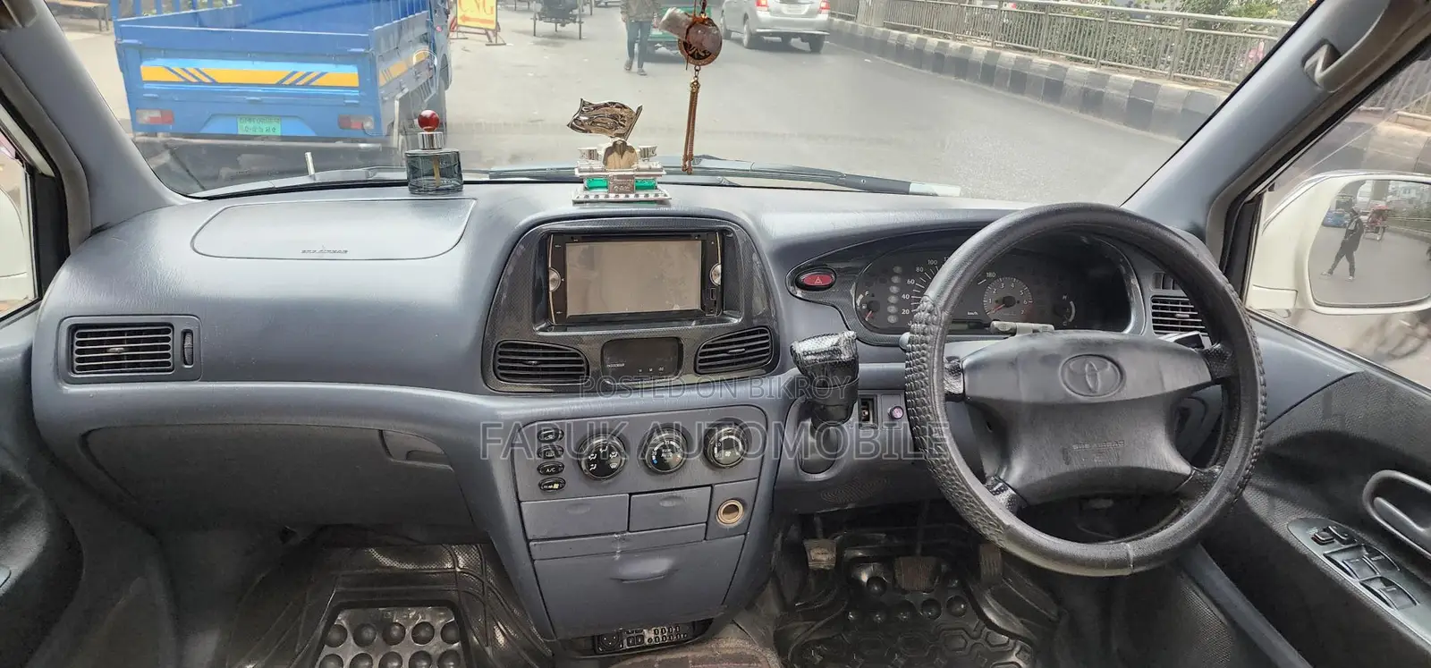 Toyota Noah Road Tourer 2001