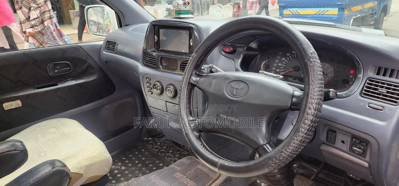 Toyota Noah Road Tourer 2001