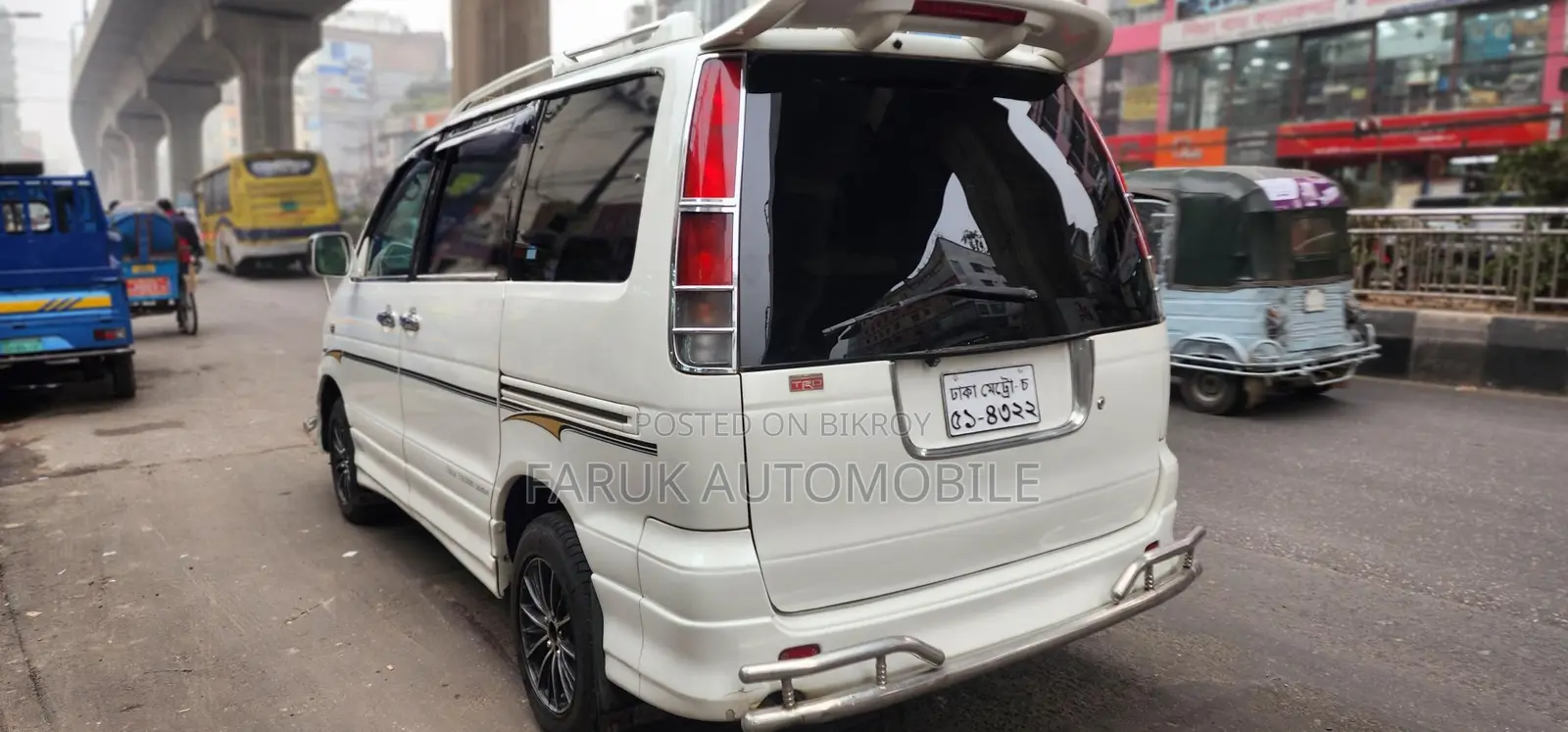 Toyota Noah Road Tourer 2001