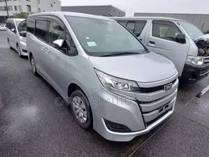 Toyota Noah X Hybrid Silver 2020