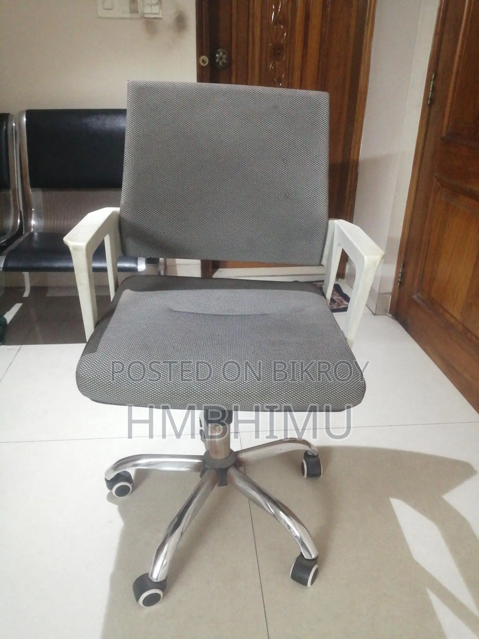 উচ্চতা পরিবর্তনযোগ্য আরামদায়ক অফিস চেয়ার