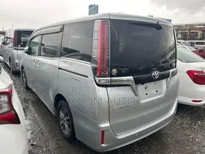 Toyota Esquire XI PKG SILVER COLOR 2020