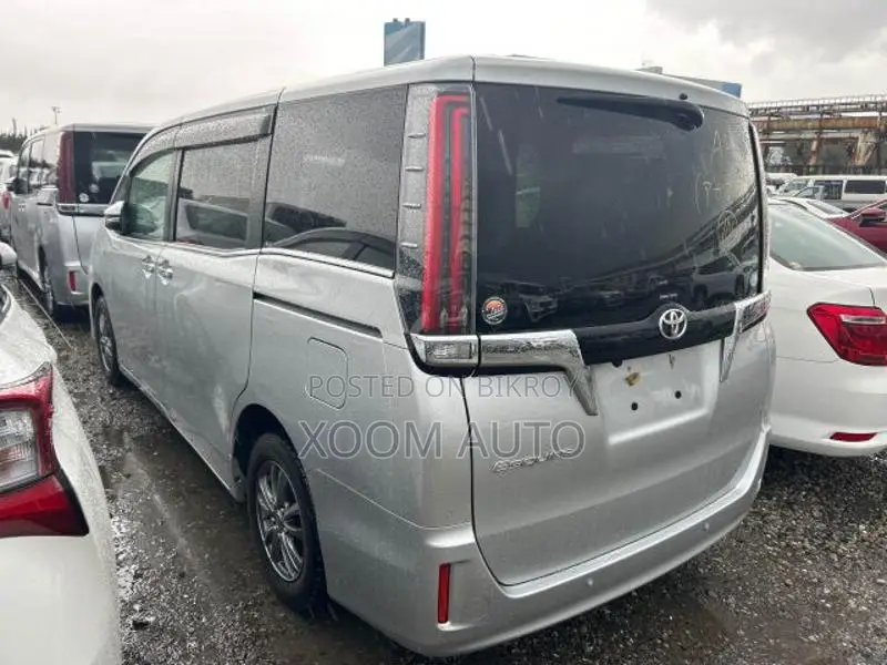 Toyota Esquire XI PKG SILVER COLOR 2020