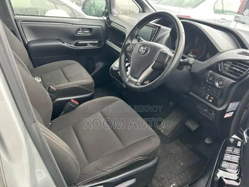 Toyota Esquire XI PKG SILVER COLOR 2020
