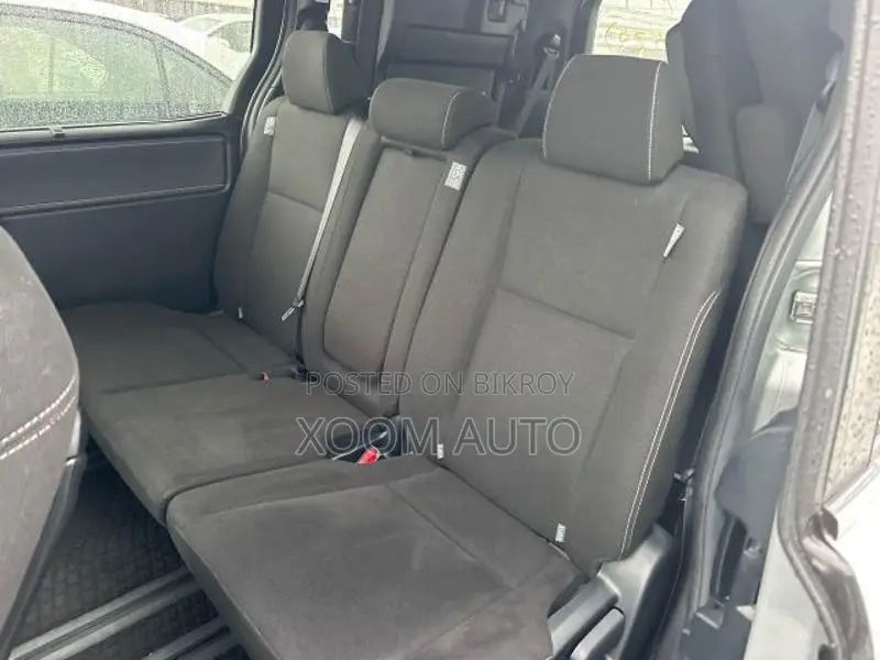 Toyota Esquire XI PKG SILVER COLOR 2020
