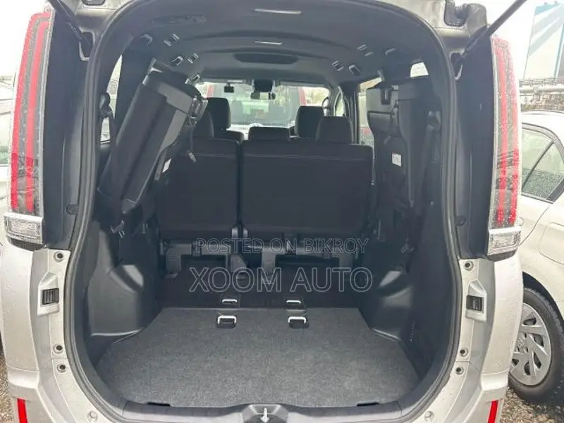 Toyota Esquire XI PKG SILVER COLOR 2020