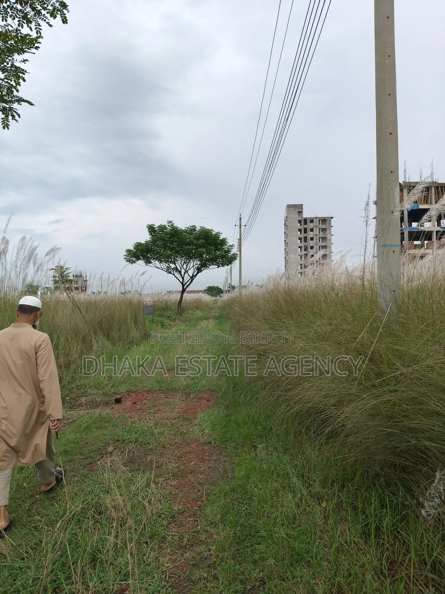 Commercial plot i-ext 20 katha