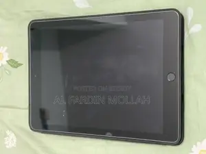 Apple iPad 6th Generation | 32GB Space Grey iPadOS 17.7.8 Cover