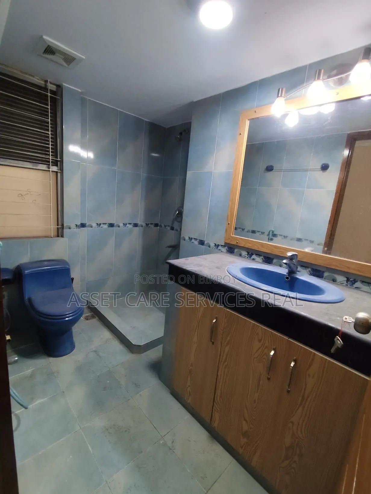 গুলশান-২ এ ৩-বেড আন-ফার্নিশড অ্যাপার্টমেন্ট ভাড়া