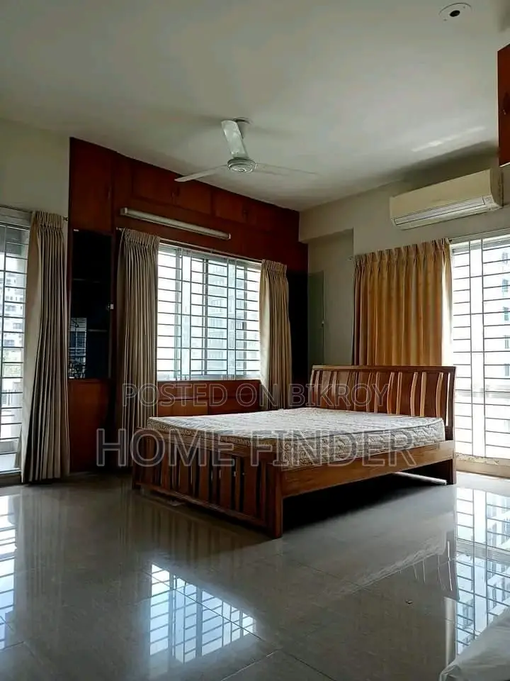 গুলশানে এক্সক্লুসিভ ফার্নিশড ২৬৩০ স্কয়ার ফিট (৩ বেড-১ পার্কিং) অ্যাপার্টমেন্ট ভাড়ার জন্য