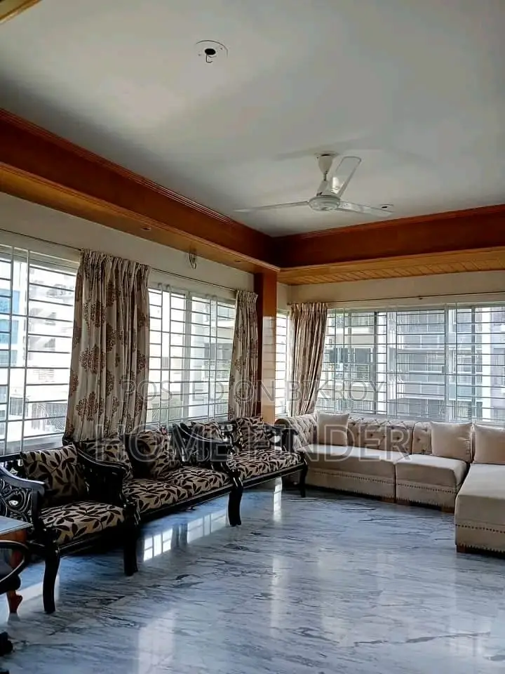 গুলশানে এক্সক্লুসিভ ফার্নিশড ২৬৩০ স্কয়ার ফিট (৩ বেড-১ পার্কিং) অ্যাপার্টমেন্ট ভাড়ার জন্য