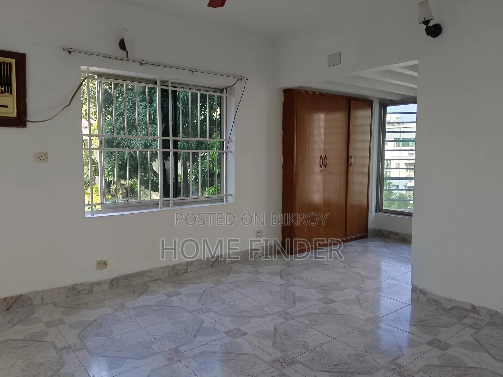 2400 Sqft Un-Furnished Apartment For Rent In Gulshan 1
