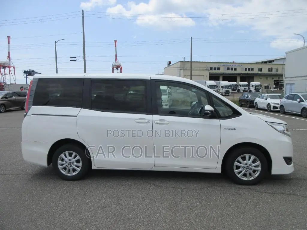 Toyota Noah HYBRID ২০২০