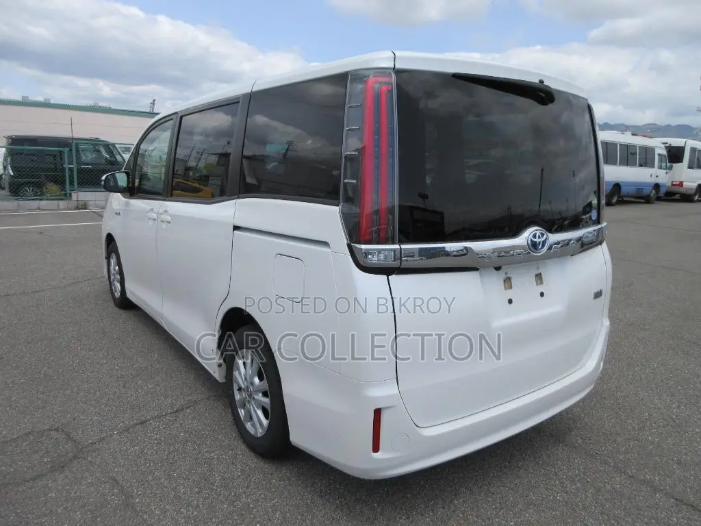 Toyota Noah HYBRID ২০২০