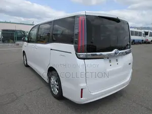 Toyota Noah HYBRID ২০২০