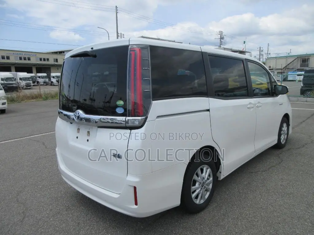 Toyota Noah HYBRID ২০২০