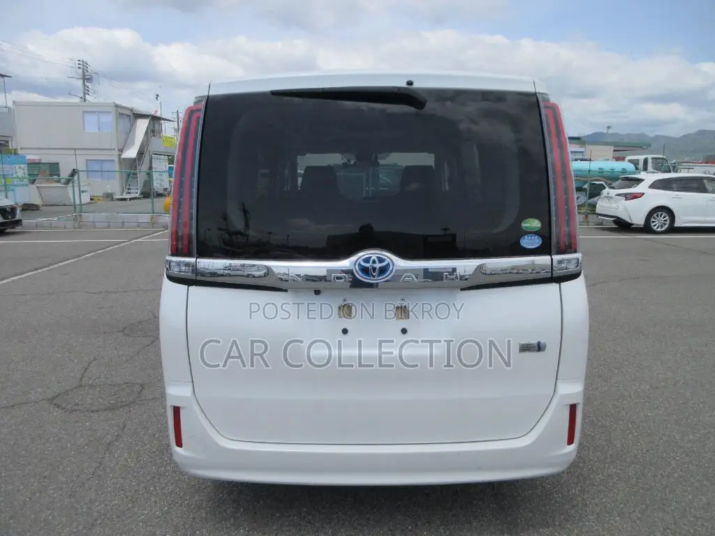 Toyota Noah HYBRID ২০২০