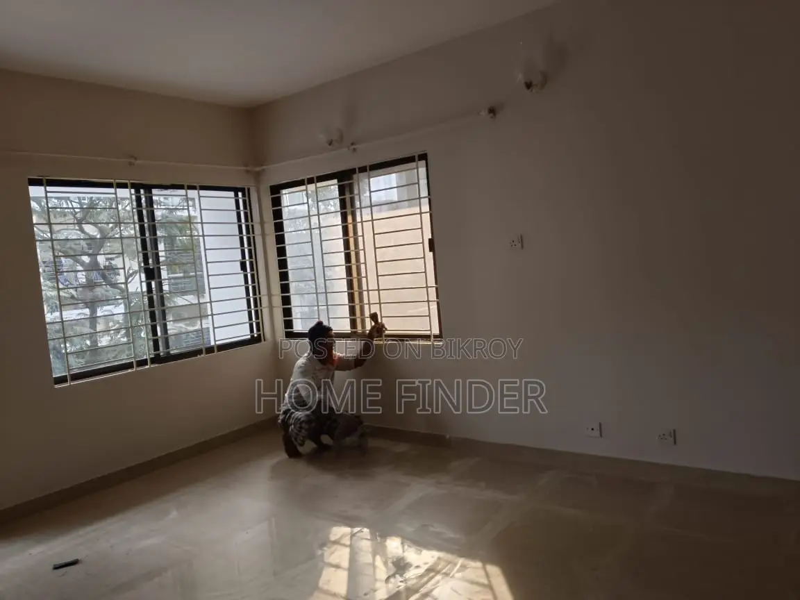 গুলশানে ভালো মানের ২৪০০ বর্গফুটের আন-ফার্নিশড অ্যাপার্টমেন্ট ভাড়ার জন্য