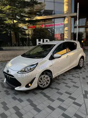 Toyota Aqua S Pearl Hybrid 2020