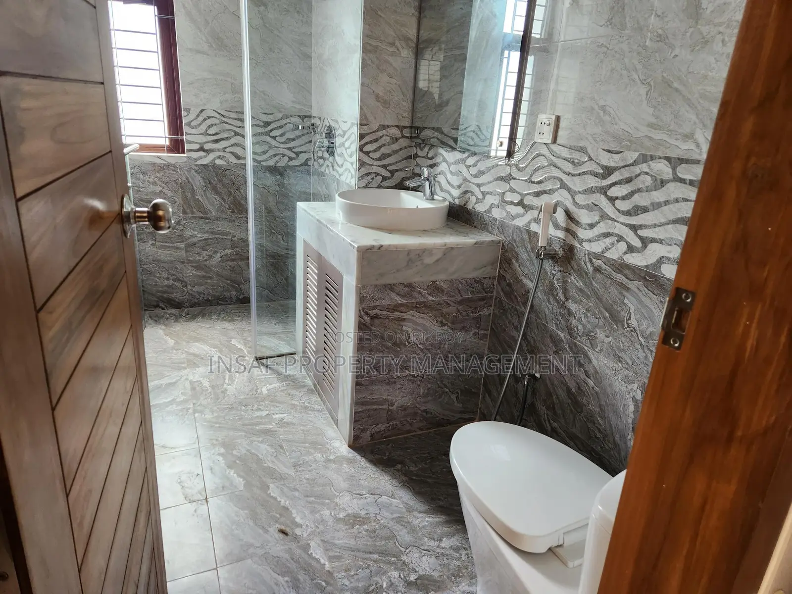 Furnished 4bdrm Apartment in Gulshan for sale